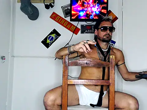 Snapshot of freddymdq100 chatting on April 6, 2026, 5:19 am freddymdq100 online show from April 6, 2026, 5:19 am