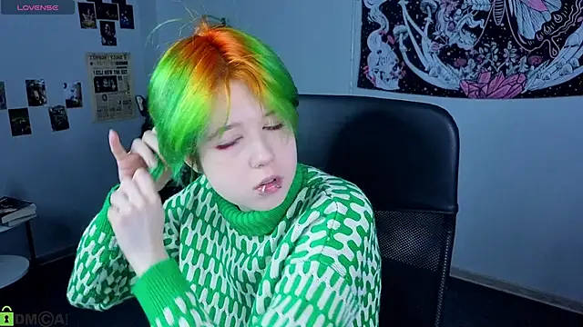 Snapshot of LittleKittenStar chatting on May 17, 2026, 11:21 am LittleKittenStar online show from May 17, 2026, 11:21 am