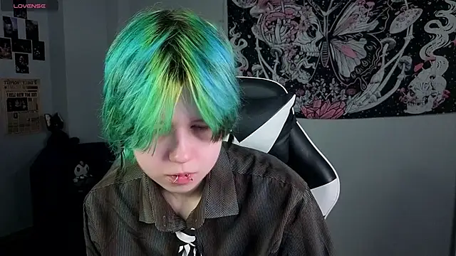 LittleKittenStar online show from May 4, 2026, 3:10 am