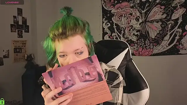 LittleKittenStar online show from April 24, 2026, 3:30 am