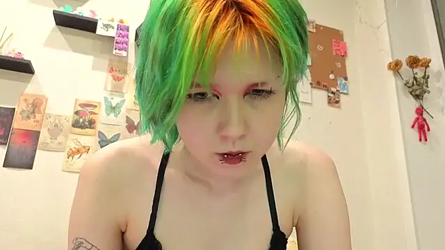 Snapshot of LittleKittenStar chatting on May 26, 2026, 6:39 pm LittleKittenStar online show from May 26, 2026, 6:39 pm