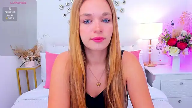 YangLola online show from June 10, 2026, 5:19 am