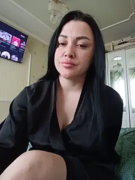 Elsie-Nora online show from May 18, 2026, 5:45 am