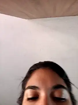 isabellahofmann online show from May 12, 2026, 2:56 pm
