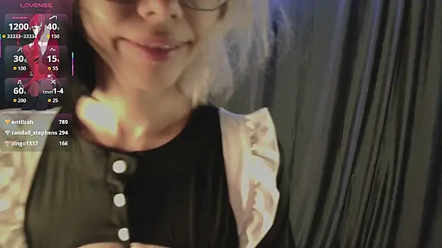Layla Muur online show from April 24, 2026, 2:19 pm