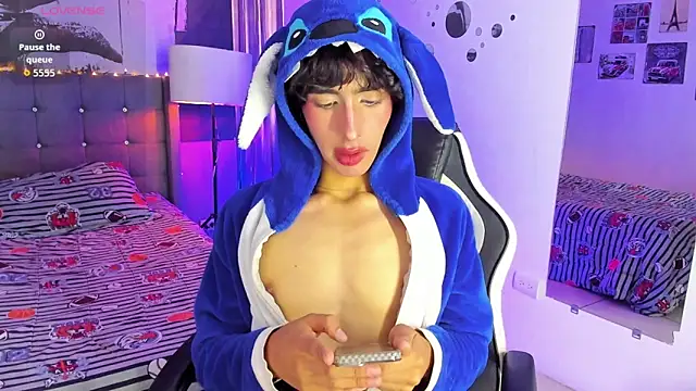 Snapshot of santy_fox chatting on March 28, 2026, 1:56 pm santy fox online show from March 28, 2026, 1:56 pm