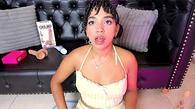 JazmyXXX online show from June 30, 2026, 8:42 pm