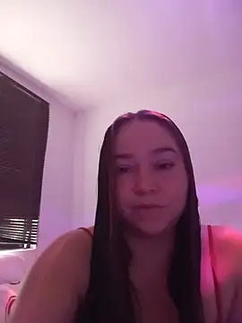 Snapshot of SabrinaVantress chatting on July 7, 2026, 6:22 pm SabrinaVantress online show from July 7, 2026, 6:22 pm