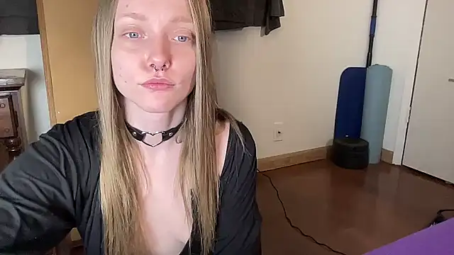 ElfGirlAna online show from May 6, 2026, 3:27 pm