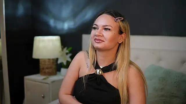 Snapshot of DaliaParis chatting on August 8, 2026, 8:27 pm DaliaParis online show from August 8, 2026, 8:27 pm