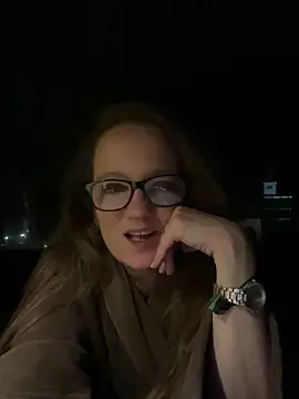 Snapshot of LizzieZ1975 chatting on May 2, 2026, 10:48 pm LizzieZ1975 online show from May 2, 2026, 10:48 pm
