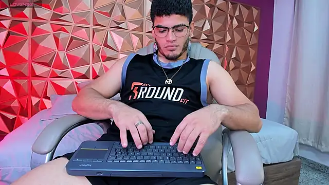 Snapshot of DanteTargaryen chatting on April 16, 2026, 2:56 am DanteTargaryen online show from April 16, 2026, 2:56 am