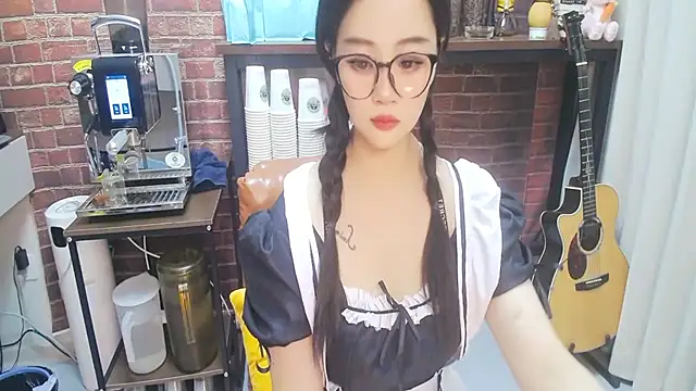 Snapshot of Latte-01 chatting on June 2, 2026, 6:24 am Latte-01 online show from June 2, 2026, 6:24 am