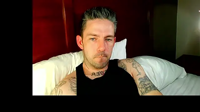 Snapshot of SkylarrGrey chatting on April 7, 2026, 5:42 am SkylarrGrey online show from April 7, 2026, 5:42 am