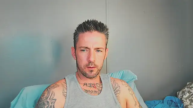 Snapshot of SkylarrGrey chatting on May 17, 2026, 7:36 pm SkylarrGrey online show from May 17, 2026, 7:36 pm