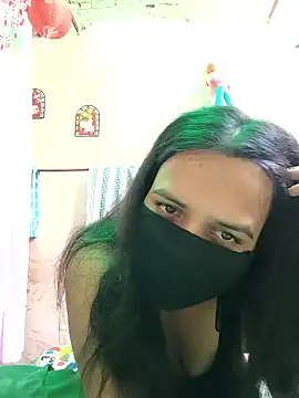 Snapshot of REENA-STRIP chatting on May 4, 2026, 6:06 am REENA-STRIP online show from May 4, 2026, 6:06 am