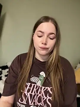 Snapshot of milana_millka chatting on March 27, 2026, 9:43 am milana millka online show from March 27, 2026, 9:43 am