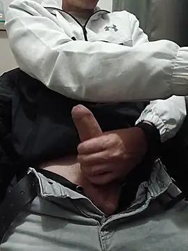 Skinboy06 online show from April 19, 2026, 8:11 pm