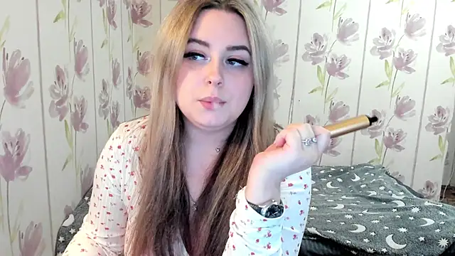 Snapshot of Agathameoww chatting on May 12, 2026, 10:27 pm Agathameoww online show from May 12, 2026, 10:27 pm