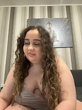 Snapshot of CurlyMaddie chatting on April 8, 2026, 5:58 pm CurlyMaddie online show from April 8, 2026, 5:58 pm