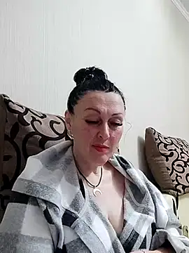HelgaDennis online show from June 16, 2026, 7:36 pm