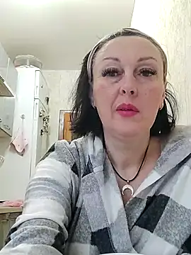 HelgaDennis online show from May 8, 2026, 3:43 am