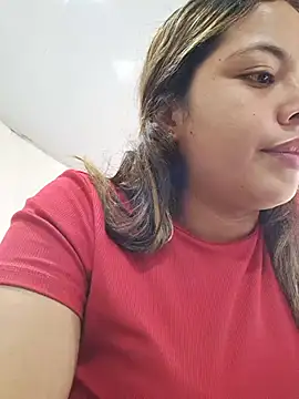 Yelii  online show from May 25, 2026, 6:28 pm