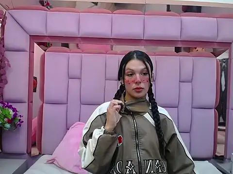 Salome Saen  online show from April 21, 2026, 1:07 pm