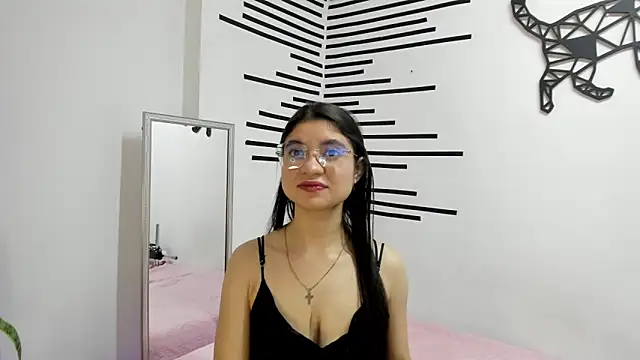 Snapshot of LindaCatalina_ chatting on June 9, 2026, 1:12 pm LindaCatalina online show from June 9, 2026, 1:12 pm