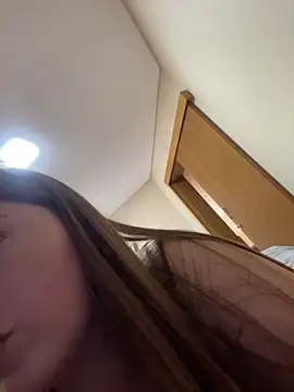 vvtzzu online show from March 25, 2026, 1:32 pm