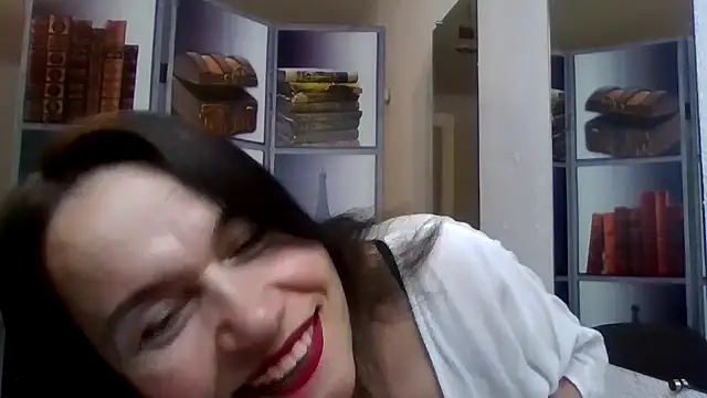 Snapshot of Selena_Moo chatting on April 24, 2026, 9:44 am Selena Moo online show from April 24, 2026, 9:44 am