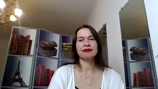 Snapshot of Selena_Moo chatting on April 30, 2026, 8:10 am Selena Moo online show from April 30, 2026, 8:10 am