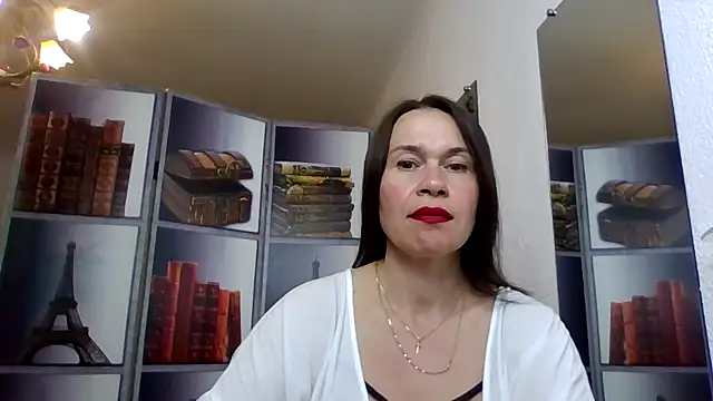 Snapshot of Selena_Moo chatting on May 6, 2026, 8:18 am Selena Moo online show from May 6, 2026, 8:18 am