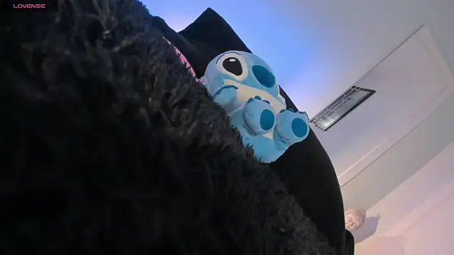 FERNANDAX  online show from April 18, 2026, 4:53 pm