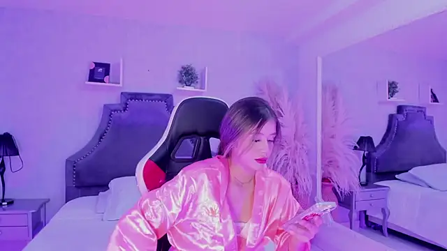EmilyJohnsoon online show from April 25, 2026, 2:47 pm