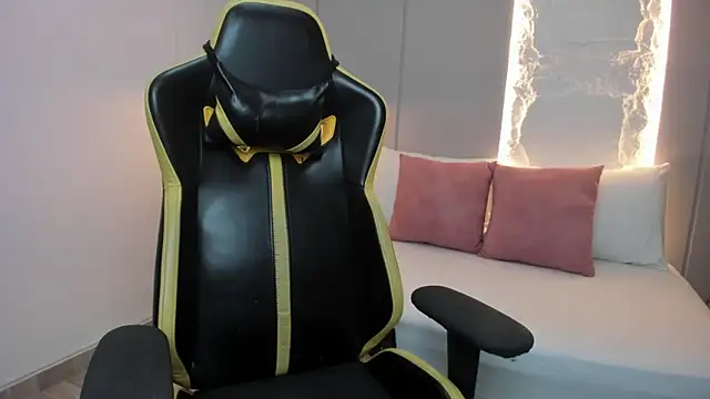 kira relish online show from May 28, 2026, 1:57 am