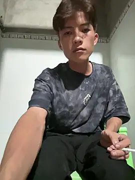 Nguyencuong1999 online show from May 10, 2026, 4:42 pm