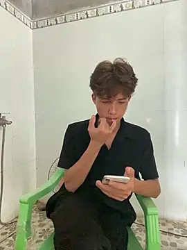 Nguyencuong1999 online show from May 18, 2026, 7:46 am