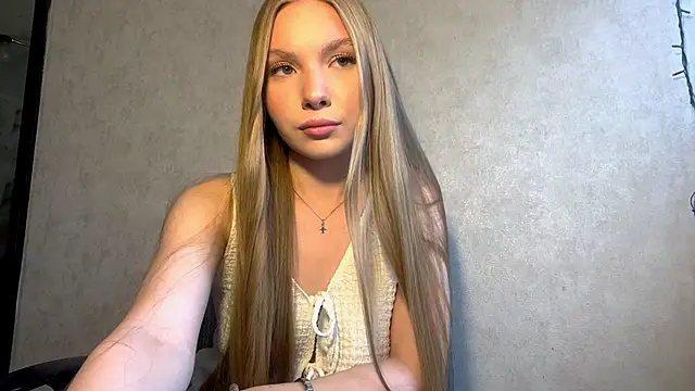 Snapshot of CarolineNine chatting on April 5, 2026, 2:13 pm CarolineNine online show from April 5, 2026, 2:13 pm
