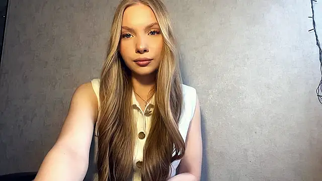 Snapshot of CarolineNine chatting on April 9, 2026, 2:12 pm CarolineNine online show from April 9, 2026, 2:12 pm