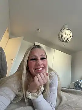Softpeach402 online show from March 23, 2026, 7:52 am