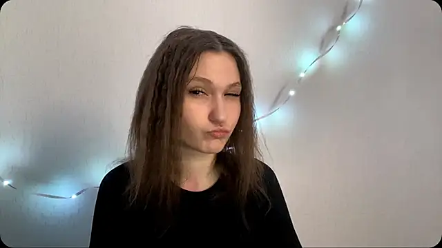 Juliajuicecam online show from April 3, 2026, 10:11 am