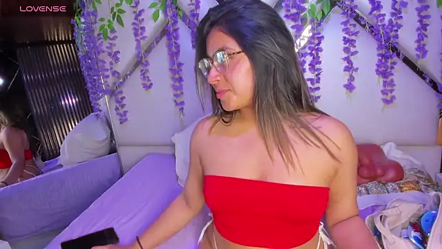 Snapshot of Freyaa_Millerr chatting on May 10, 2026, 3:54 am Freyaa Millerr online show from May 10, 2026, 3:54 am