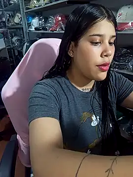 Snapshot of venuslaferte_ chatting on April 8, 2026, 2:46 am venuslaferte online show from April 8, 2026, 2:46 am