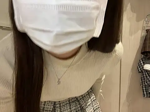 Snapshot of y-u-r-a-33 chatting on April 6, 2026, 8:26 am y-u-r-a-33 online show from April 6, 2026, 8:26 am