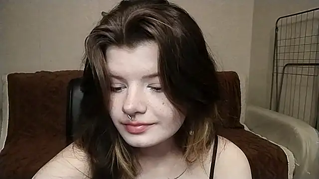 Snapshot of Eva_Ange chatting on May 4, 2026, 4:54 pm Eva Ange online show from May 4, 2026, 4:54 pm