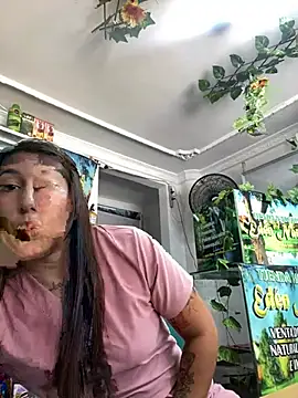 Snapshot of Soffia_Muzz chatting on April 22, 2026, 4:25 pm Soffia Muzz online show from April 22, 2026, 4:25 pm