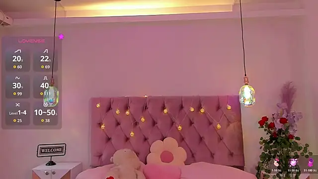 Snapshot of SofiaBloomm chatting on June 4, 2026, 7:18 pm SofiaBloomm online show from June 4, 2026, 7:18 pm