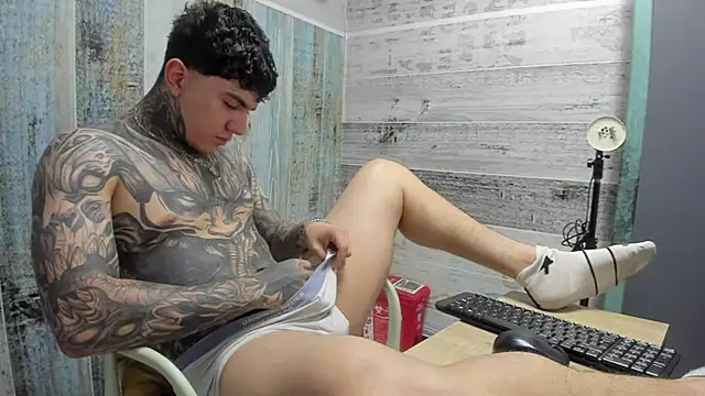 Snapshot of Gury_tattoo chatting on April 29, 2026, 5:30 pm Gury tattoo online show from April 29, 2026, 5:30 pm