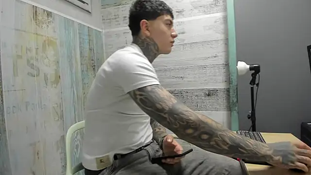 Snapshot of Gury_tattoo chatting on May 6, 2026, 7:40 pm Gury tattoo online show from May 6, 2026, 7:40 pm